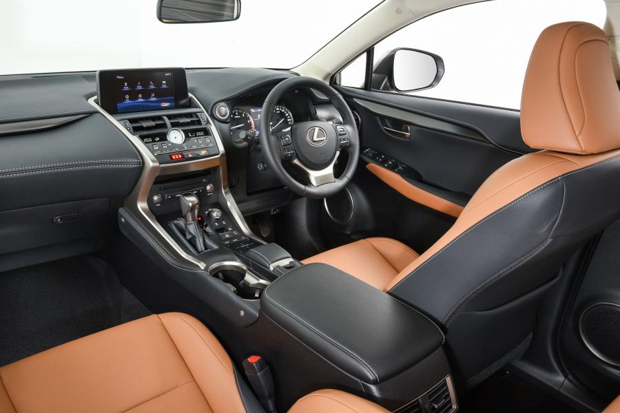 Интерьер Lexus NX300 2017 года  (ZA) (фото 22 из 27)